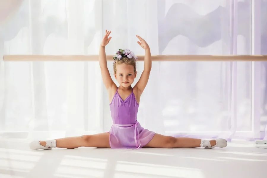 Малыши 2-3 лет на занятии балетом в Lil Ballerine