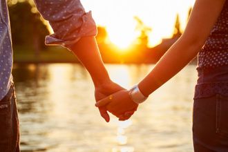 Собрали 10 необычных романтических мест Петербурга — от частного кинотеатра и планетария до гончарной мастерской и загородной базы отдыха, где свидание точно запомнится надолго.