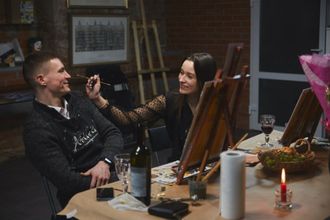 Нарисовать картину, слепить посуду, разучить танец и сварить шоколадную плитку — 15 мастер-классов для двоих в Петербурге.