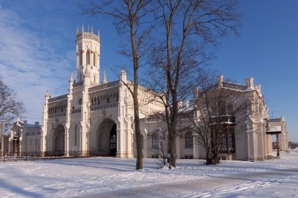 Академия макияжа CINEMA PROFESSIONAL проводит мастер-класс художника-визажиста и многократного призера Санкт-Петербурга по декоративной косметике Елены Куленковой. Мастер продемонстрирует 3 вида макияжа — от минимального к сложному. Любую версию можно индивидуально применить для корпоративного макияжа, новогодней вечеринки или клубного образа.&nbsp;