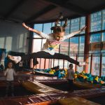 Skylife, GorillaPark и El Capitan с поролоновой ямой, ниндзя-полоса Activity Club, спелео-пещера «Выше радуги» — от 300 ₽ за сеанс.