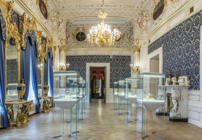 u041bu0435u043au0446u0438u0438 u0432 u041cu0443u0437u0435u0435 u0424u0430u0431u0435u0440u0436u0435 u00abu0418u043cu043fu0435u0440u0430u0442u043eu0440u044b u0420u043eu0441u0441u0438u0438 u0438 u0438u0445 u043eu043au0440u0443u0436u0435u043du0438u0435. u041eu0442 u041du0438u043au043eu043bu0430u044f I u0434u043e u041du0438u043au043eu043bu0430u044f IIu00bb