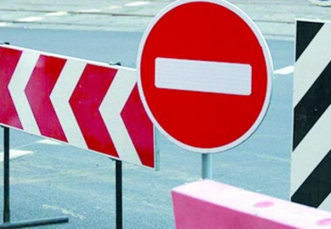 u0412 u0446u0435u043du0442u0440u0435 u041fu0435u0442u0435u0440u0431u0443u0440u0433u0430 u043fu0435u0440u0435u043au0440u043eu044eu0442 u0434u0432u0438u0436u0435u043du0438u0435