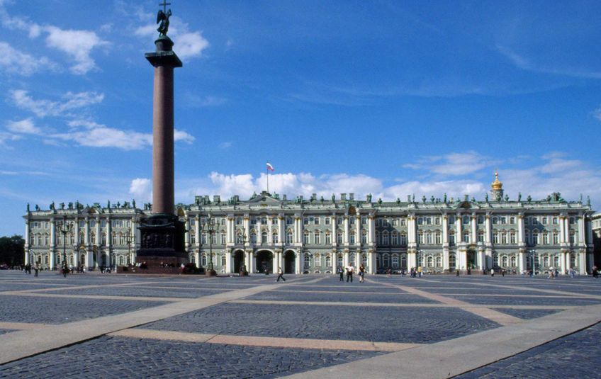 В июле Эрмитаж может вновь открыть свои двери для посетителей, но, даже после снятия ограничений, один из крупнейших музеев мира не будет работать как раньше.