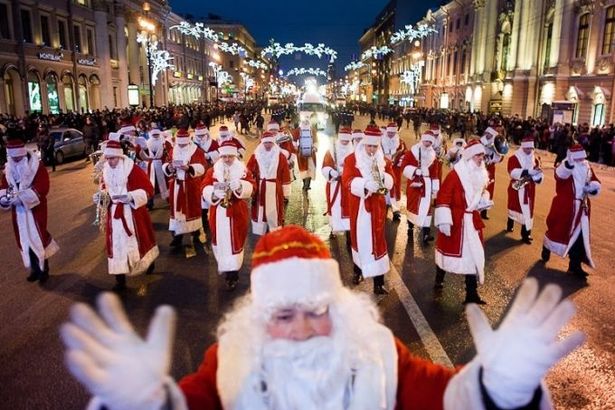 u0411u043eu043bu044cu0448u0435 u0442u0440u0435u0445 u0442u044bu0441u044fu0447 u0414u0435u0434u043eu0432 u041cu043eu0440u043eu0437u043eu0432 u0441u0442u0430u043du0446u0443u044eu0442 u043du0430 u0414u0432u043eu0440u0446u043eu0432u043eu0439 u043fu043bu043eu0449u0430u0434u0438