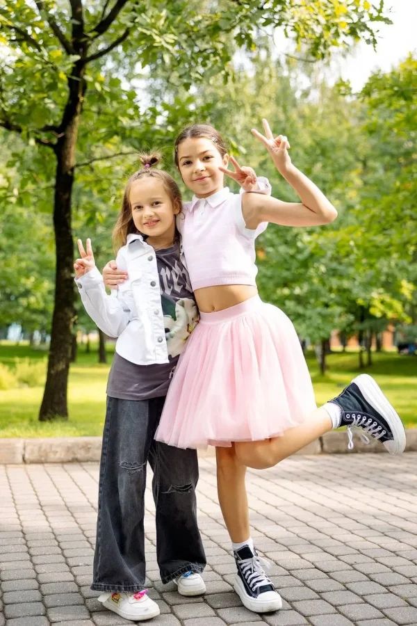 Подборка лучших детских лагерей в Ленинградской области и Санкт-Петербурге — загородные, городские, языковые, спортивные и тематические программы для детей от 6 до 17 лет.