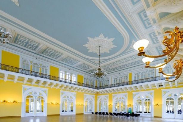 u041du0430 u0414u0443u043cu0441u043au043eu0439 u043eu0442u043au0440u043eu0435u0442u0441u044f u043au0440u0443u0433u043bu043eu0441u0443u0442u043eu0447u043du044bu0439 u043au043eu043du0446u0435u0440u0442u043du044bu0439 u0437u0430u043b u0441 u0440u0435u043fu0435u0440u0442u0443u0430u0440u043eu043c u043au043bu0430u0441u0441u0438u0447u0435u0441u043au043eu0439 u043cu0443u0437u044bu043au0438