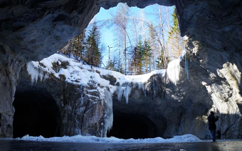 Увидеть удивительный мир Карелии, с ее мраморными каньонами, водопадами и шхерами. Или открыть для себя тайны Старого Выбогра, побывать в замке и плгулять по волшебному парку «Монрепо». А может быть побывать в Великом Новгороде, городе, который по праву называется серцем земли русской, коснувшись исторический корней нашей родины. Питер Online собрал свежие экскурсии продолжительностью 1-2 дня, на которые можно отправиться из Петербурга.