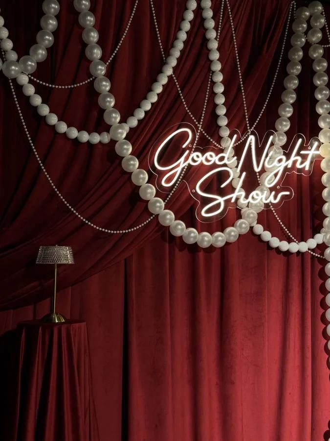 Проект Good Night Show предлагает необычный формат праздников для компаний. Гостей ждут командные игры по мотивам популярных ТВ- и YouTube-шоу с ведущим, диджеем и атмосферой настоящей телевизионной студии.