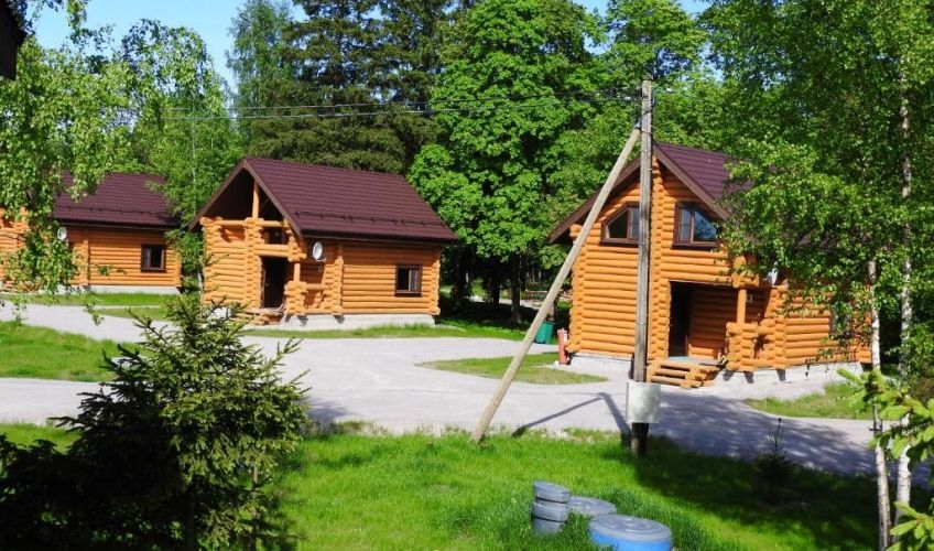 Дома на воде и береговые коттеджи загородного клуба Яркое