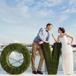 Как отметить свадебное торжество, чтобы запомнить его на всю жизнь? Питер Online предлагает 15 уникальных площадок в городе на Неве на любой вкус. Вас ждет калейдоскоп впечатлений: романтические прогулки по улицам и набережным северной столицы, музеи, где можно сделать потрясающую фотосессию, рестораны с разнообразным меню и, конечно же, шикарные отели.