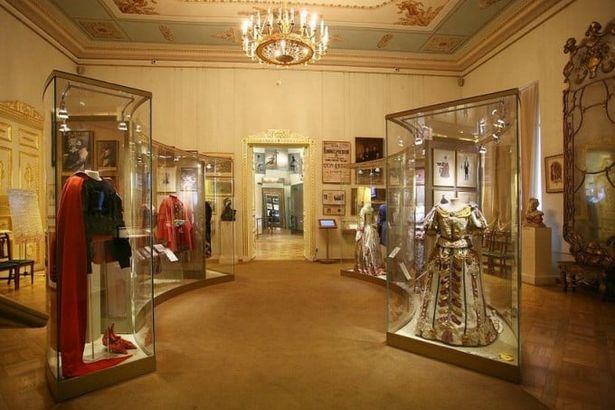 Музей театрального и музыкального искусства и его филиалы запустили акцию «счастливые часы», в рамках которой горожане и гости города смогут приобрести билеты по минимальной цене.