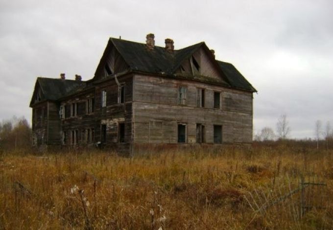 u0414u0435u0440u0435u0432u043du044f-u043fu0440u0438u0437u0440u0430u043a u043fu043eu0434 u041fu0435u0442u0435u0440u0431u0443u0440u0433u043eu043c