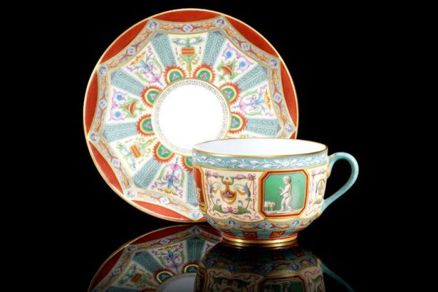 u0421u0435u0440u0432u0438u0437 u0438u0437 u0446u0430u0440u0441u043au043eu0439 u043au043eu043bu043bu0435u043au0446u0438u0438 u0432u0435u0440u043du0443u043bu0441u044f u0432 u041fu0435u0442u0435u0440u0431u0443u0440u0433