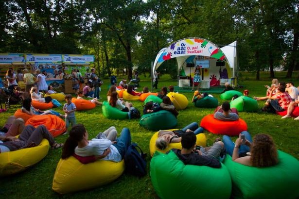 Большой летний фестиваль «О, да! Еда!» пройдет на Крестовском острове 29-30 июля. Приморский парк Победы на выходные станет главным городским пикником. Фестиваль подарит гостям разнообразные&nbsp;кухни, уникальные ресторанные блюда, гастро-стартапы и ставший уже популярным – качественно новый&nbsp;стритфуд. В этом году тема фестиваля – «Улица».