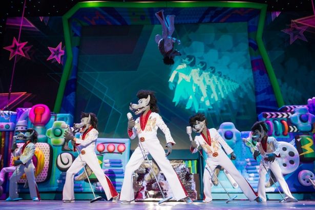 Самое посещаемое новогоднее шоу России «Ну, погоди! Поймай звезду» пройдет в Санкт-Петербурге с 30 декабря по 6 января в многофункциональном комплексе «М-1 Арена».&nbsp;&nbsp;В 2017 году шоу «Ну, погоди! Поймай звезду» собрало рекордное количество зрителей в Москве – 240&nbsp;000 человек и стало самым посещаемым детским новогодним московским праздником.&nbsp;В 2018 году шоу приезжает в Петербург.