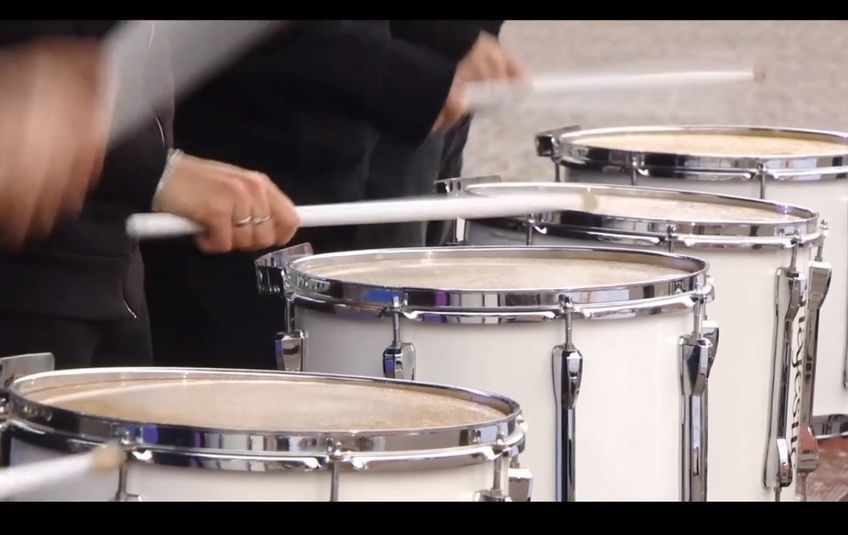 Шесть барабанщиков из Петербурга вместе с сотнями музыкантов по всему миру установили новый рекорд как «Самая массовая одновременная игра на ударных инструментах в режиме онлайн».