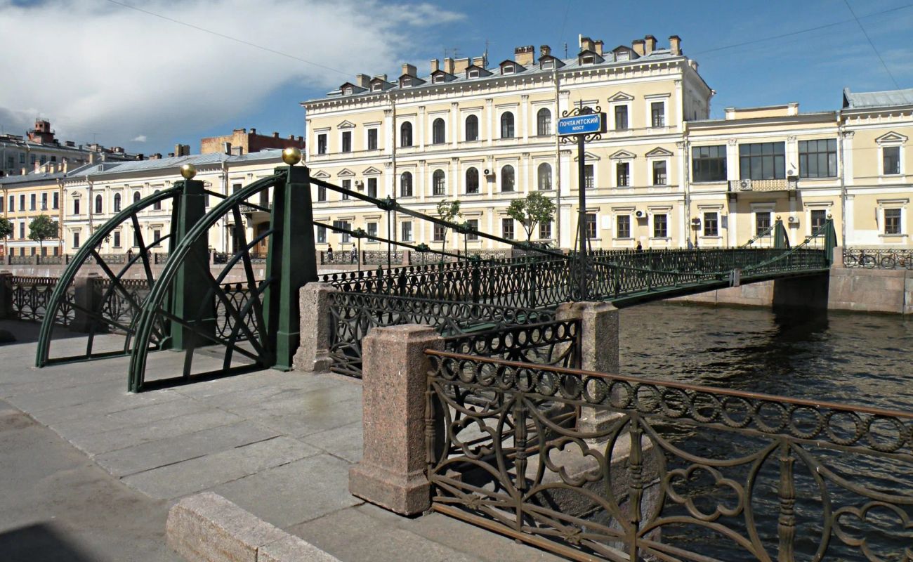 В Петербурге в честь 75-летия прорыва блокады Ленинграда, 18 января, зажгут сотни свечей на набережной у мемориала «Блокадная полынья» на Фонтанке, где ветераны расскажут про жизнь в осажденном городе. Также мероприятие будет сопровождаться музыкой Шостаковича.