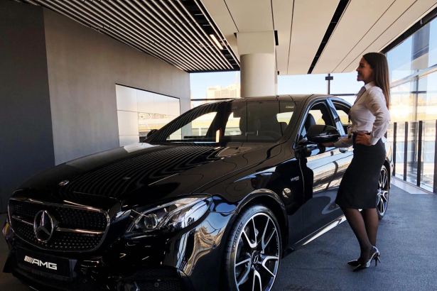 Официальный Porsche на Школьной, Mercedes-AMG в «Звезде Невы», BMW M в «АВТОДОМ» и мультибрендовый РОЛЬФ — 5 дилеров с проверенными контактами.