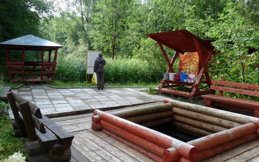 rodnik svyatoy svyatoy istochnik kazanskoy ikony bozhiey materi u derevni meleksa volhovskiy rayon leningradskaya oblast 015d1