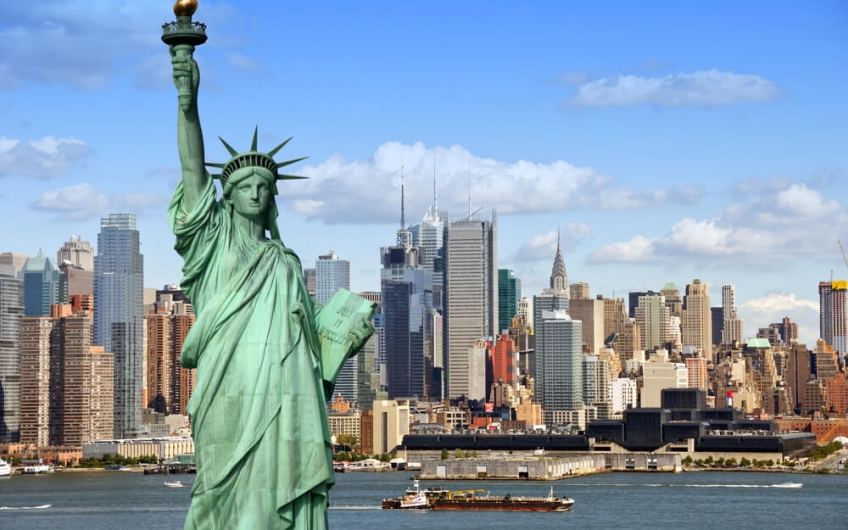 Московское консульство США закрыто для виз — но нерезидентам открыты более 100 консульств по миру, и выбор страны влияет на шансы получить разрешение.