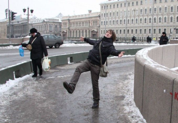 u0417u0438u043cu043eu0439 u043fu0435u0442u0435u0440u0431u0443u0440u0433u0441u043au0438u0435 u0443u043bu0438u0446u044b u0431u0443u0434u0443u0442 u043fu043eu0441u044bu043fu0430u0442u044cu0441u044f u0433u0440u0430u043du0438u0442u043du043eu0439 u043au0440u043eu0448u043au043eu0439 u0432u043cu0435u0441u0442u043e u0441u043eu043bu0438 u0438 u0440u0435u0430u0433u0435u043du0442u043eu0432