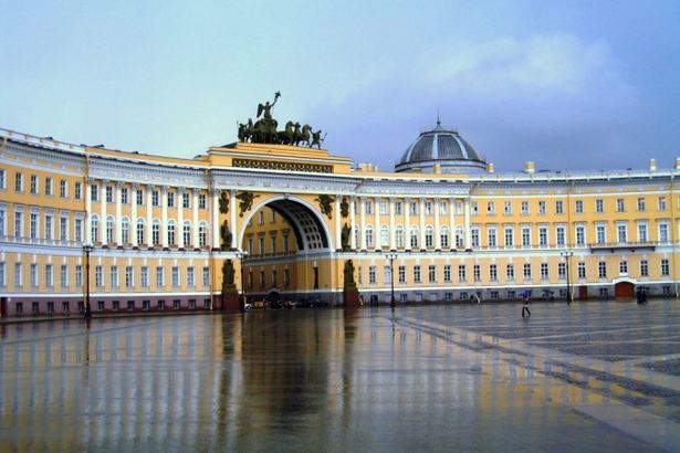 25 сентября в стенах Главного штаба покажут фильм о рождении в конце 1950-х второго русского авангарда и новой художественной среды нонконформистов с комментариями российского и французского художника Оскара Рабина, писательницы Людмилы Улицкой и других деятелей искусства.