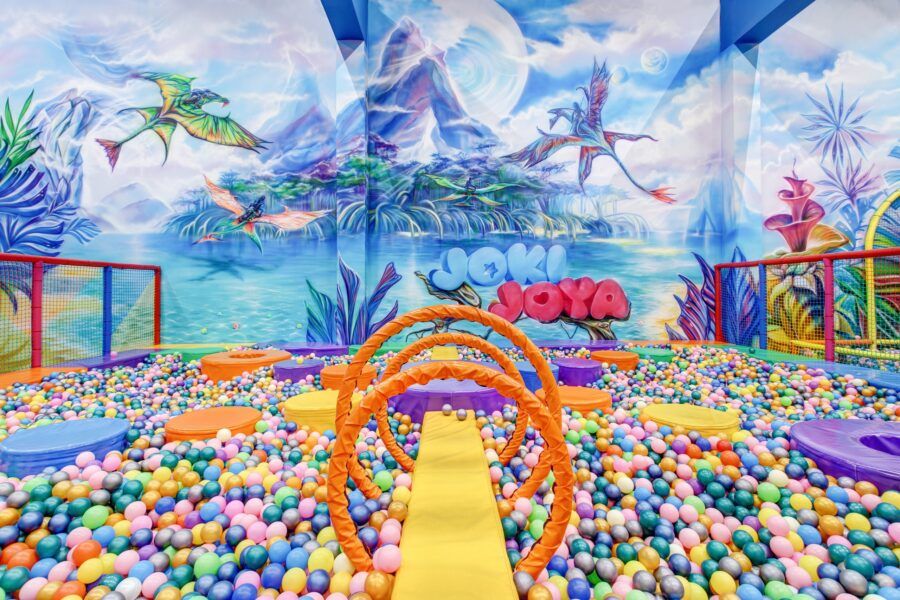 Батутная зона в парке развлечений Joki Joya для детей