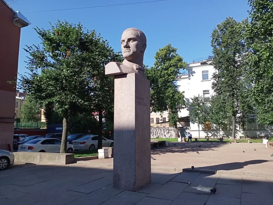3,5 км по Марата, Стремянной и Жуковского: подвал, где Цой пил кофе, храм-музей полярников и готический костёл сталинской эпохи.