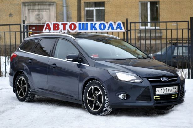 Теперь чтобы получить права на автомобиль не обязательно три раза в неделю сидеть в классе автошколы. Автошкола&nbsp;Балтик-Стар запустила новый формат обучения «на дому», ну или там, где удобно ученикам. Вы выбираете удобное место и время, а преподаватель подстраивается под условия. Правда с инструктором по вождению так, к сожалению, не получится — все равно придется ездить на площадку.