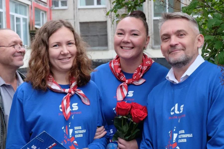 Полного дня, загородные, с углублённым IT и языками: Крылья, Детская академия наук, SchoolTime, Хексли и ещё 20 — адреса, цены, условия.