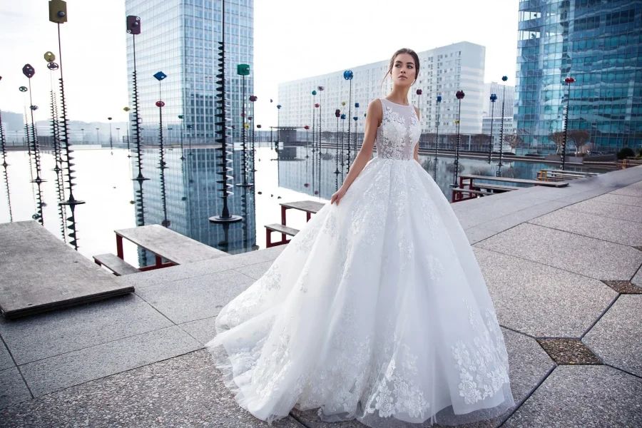 Интерьер AWSalon с платьями Milla Nova и Julie Vino