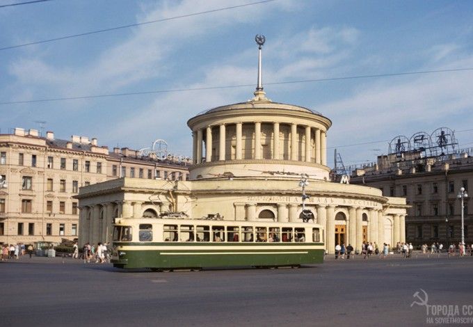 u00abu041fu043bu043eu0449u0430u0434u044c u0412u043eu0441u0441u0442u0430u043du0438u044fu00bb u043eu0433u0440u0430u043du0438u0447u0430u0442 u043du0430 u0432u0445u043eu0434 u0434u043e u0441u0435u043du0442u044fu0431u0440u044f