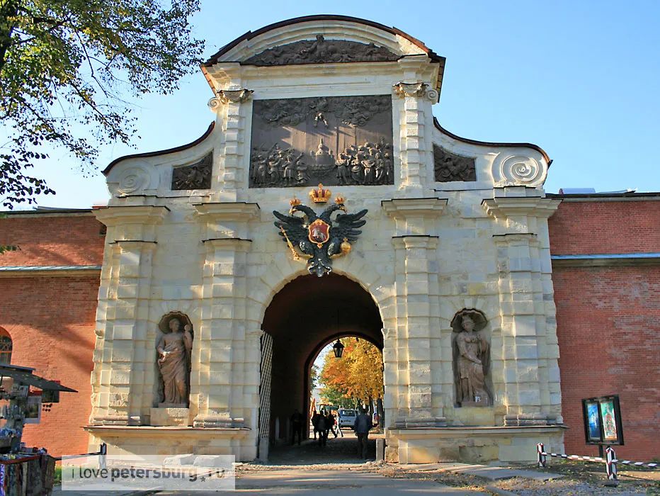 Петровские ворота — триумфальная арка Петропавловской крепости