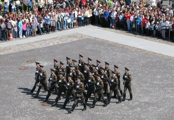 u0412 u041du0430u0440u044bu0448u043au0438u043du043eu043c u0431u0430u0441u0442u0438u043eu043du0435 u0441u043eu0441u0442u043eu0438u0442u0441u044f u0440u0430u0437u0432u043eu0434 u043au0430u0440u0430u0443u043bu0430