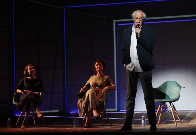 «Иллюзии» – Пьеса главного российского драматурга современности Иввана Вырыпаева. Её можно увидеть на ведущих сценах Москвы, Лондона, Нью-Йорка.