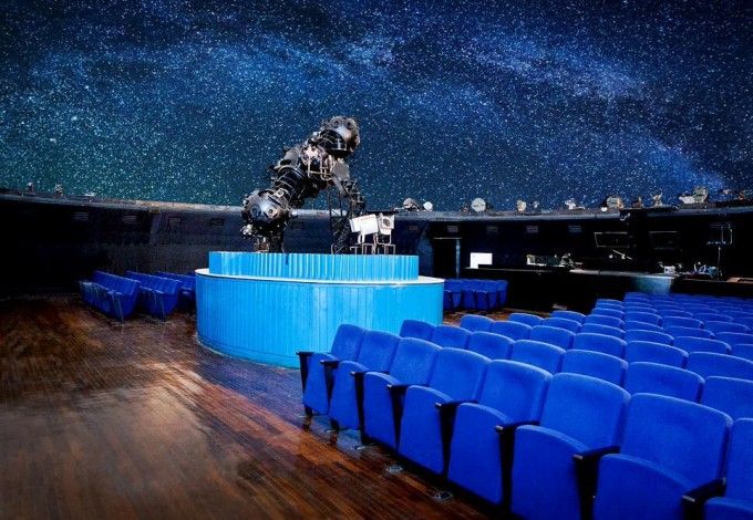 4 ноября петербуржцы смогут отпраздновать не только День народного единства, но и День рождения петербургского планетария. По случаю праздника здесь готовят большую особую программу для взрослых и детей: кинопоказы, выставки и, конечно, вечерние наблюдения.