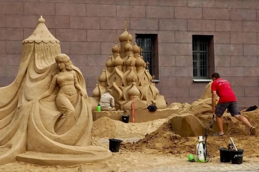 Песчаные скульптуры в Петропавловской крепости