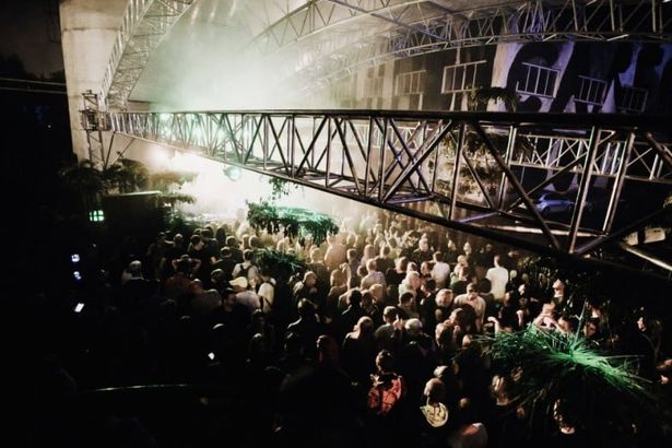 В этом году расписание фестиваля расширено до трёх дней и включает в себя пул параллельных активностей на важных городских площадках в ходе всего викенда: концерт-открытие, образовательные сессии, официальное afterparty и другие мероприятия под эгидой Present Perfect.&nbsp;