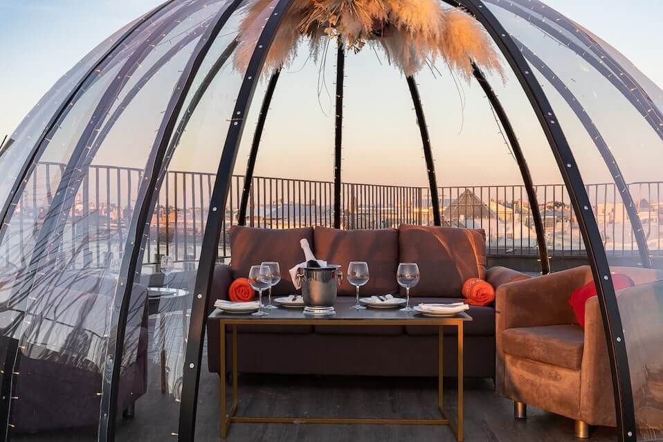 "Романтическая обстановка на крыше Sky Terrase"
