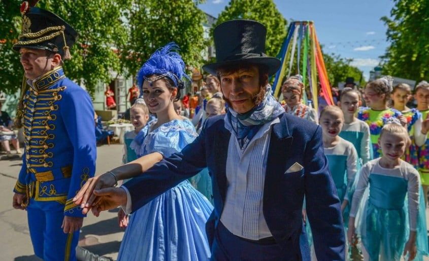 u0412 u0413u0430u0442u0447u0438u043du0435 u043eu0442u043cu0435u0442u044fu0442 u0434u0435u0432u044fu043du043eu0441u0442u043eu043bu0435u0442u0438u0435 u041bu0435u043du0438u043du0433u0440u0430u0434u0441u043au043eu0439 u043eu0431u043bu0430u0441u0442u0438