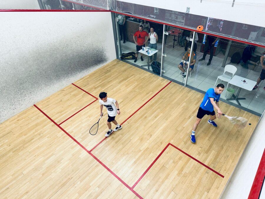Игра в сквош, активный отдых и спорт в центре «ЛИГА»