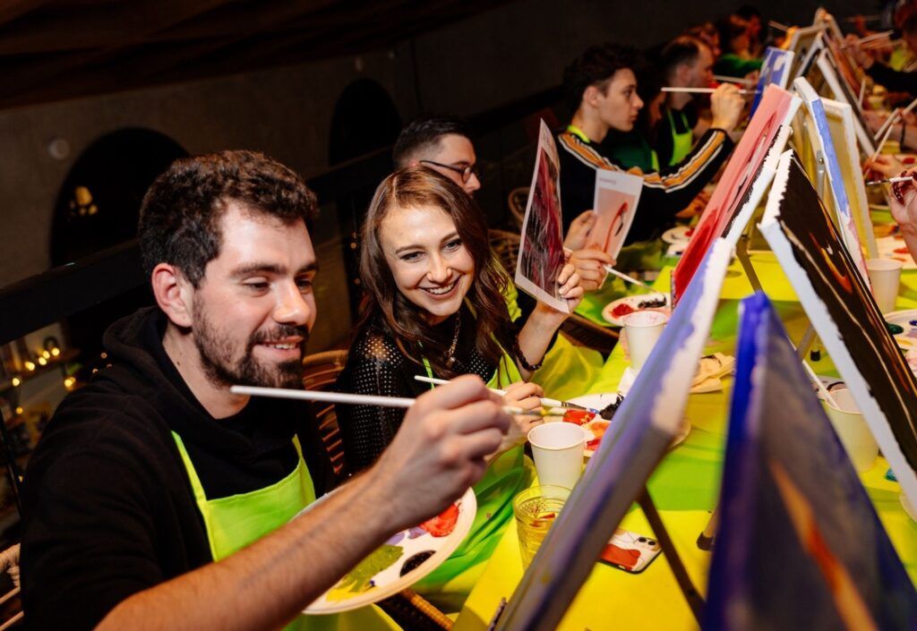 "Творческий процесс на арт-вечеринке Painty"
