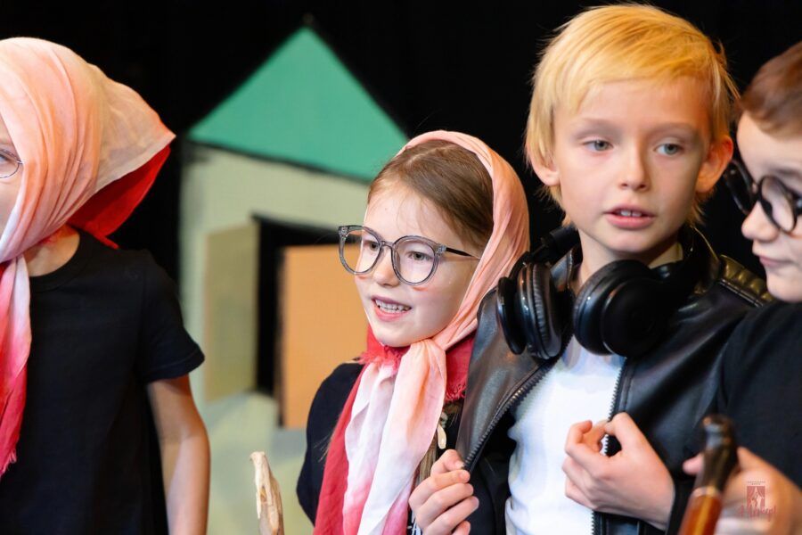 От создания фигурок из глины до изучения робототехники, от мастерства в живописи до секретов кулинарии – в городе на Неве дети могут погрузиться в увлекательный мир мастер-классов по самым разным направлениям, интересам и возрастам. Питер Online собрал 30 мастер-классов для детей в Санкт-Петербурге, которые не только помогут развить и раскрыть творческие способности, но и приобрести новые навыки, а главное – весело провести время и получить массу положительных эмоций.