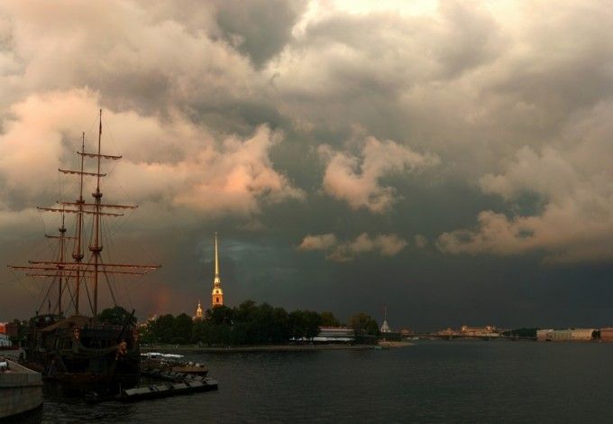 u0410u0432u0433u0443u0441u0442 u0432 u041fu0435u0442u0435u0440u0431u0443u0440u0433u0435 u043eu0436u0438u0434u0430u0435u0442u0441u044f u0442u0435u043fu043bu0435u0435 u043eu0431u044bu0447u043du043eu0433u043e