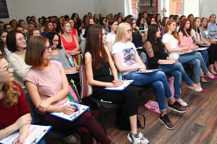 Походка Грации, готовый сценарий возбуждающей переписки, избавление от кругов под глазами посредством йоги, план реализации эротических фантазий и секреты фееричной жизни с оргазмами на дне-интенсиве "Я идеальна" в Secrets!