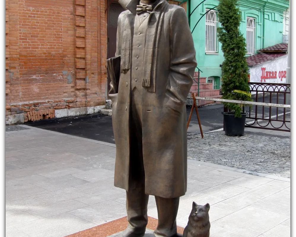 24 сентября поклонники поэта и его творчества смогут увидеть необычный памятник Хармсу. Памятник представляет из себя точную копию автопортрета, которая была сделана самим литератором на полях своей рукописной визитной карточки. В честь открытия будет устроено чаепитие с домашней выпечкой и приятной музыкой.