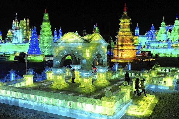 Скульптуры изо льда, огромные горки, ледяные лабиринты и каток — в преддверии Нового года в Сестрорецке вырастет целое Ледяное царство, где можно будет поиграть в зимние забавы от души.&nbsp;