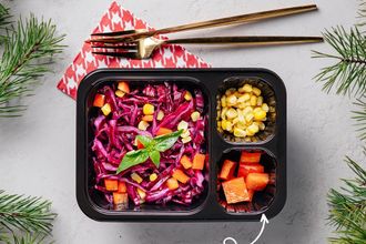 Не успеваете готовить или следить за диетой из-за напряженного графика? Grow Food — ваш личный шеф-повар в Петербурге, который предлагает индивидуализированные тарифы на любой вкус и кошелек. Пример? Тариф "Basic" с трехразовым питанием всего за 590 рублей в день!