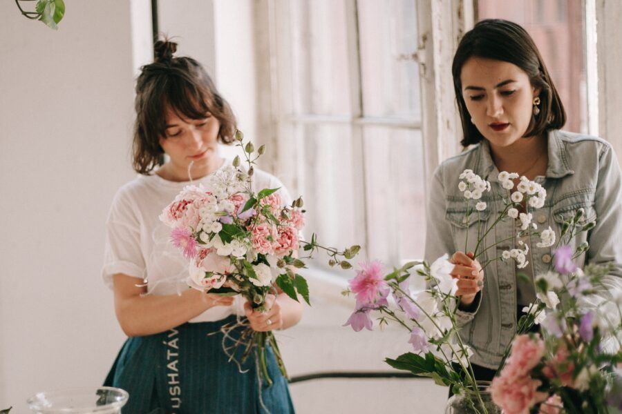 Чем заняться с подружками, чтобы после встречи было что вспомнить? Питер Online придумал для вас 15 нескучных мест, куда отправиться с девчонками на выходных в Петербурге. От созерцательных мастер-классов по флористике до пикантных тренингов по соблазнению — обещаем много клевых фото, веселья и пользы!